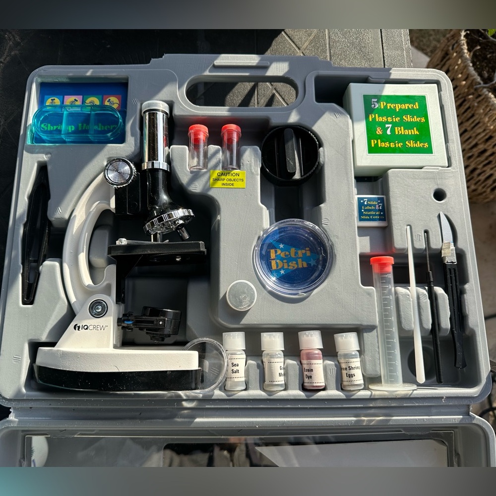 IQ Crew 52 Piece Microscope Set with Manual - Picture 6 of 6